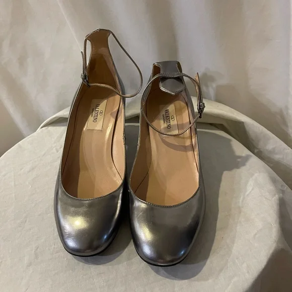 Valentino Garavani Silver Heels - Picture 3 of 9